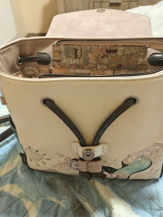 Продавам дамска раница