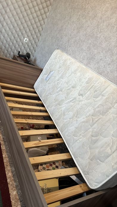 Кровать 1 спальный с орто матрасом 2 штуки