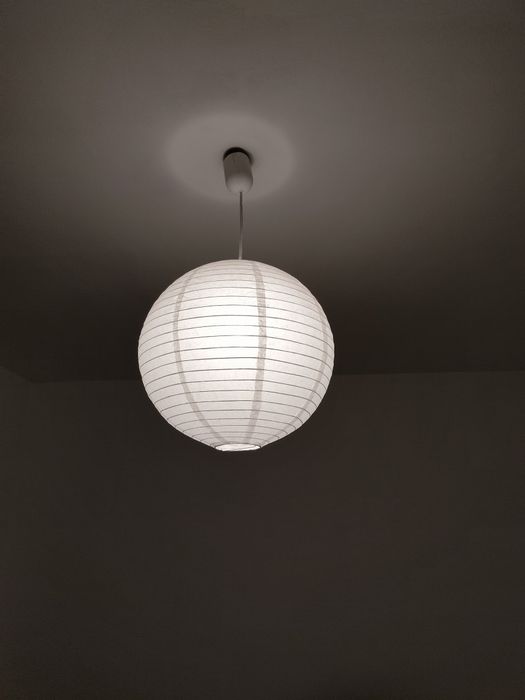 Lustra alba din hartie