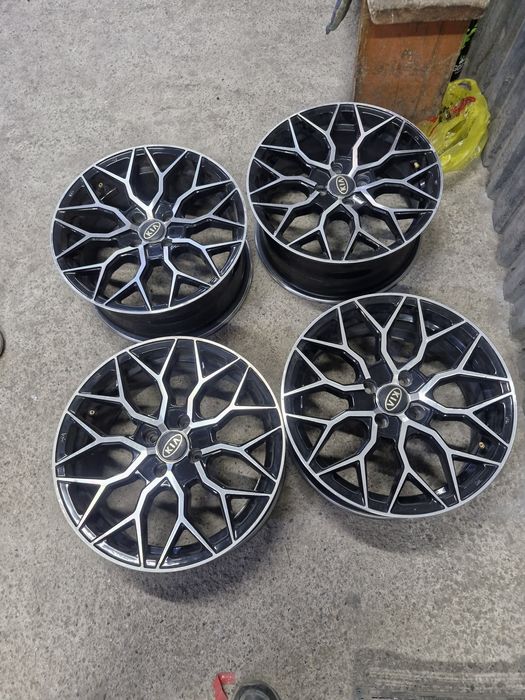 R 16  4×100 на Рио Акцент Солано