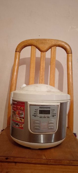 Продам Мультиварку Срочно.
