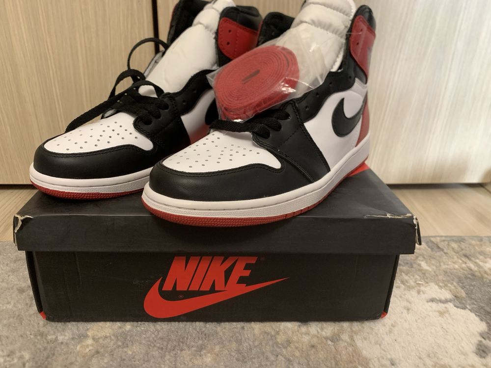 Jordan 1 OG Black Toe