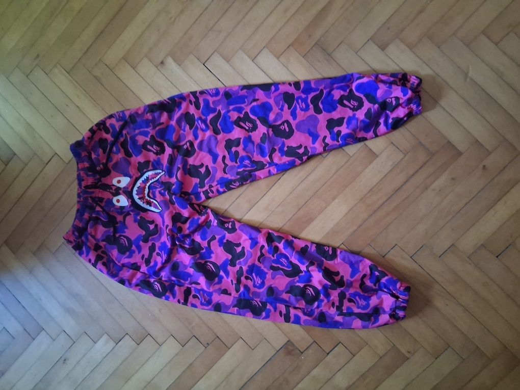 Compleu Bape ( hanorac si pantaloni)