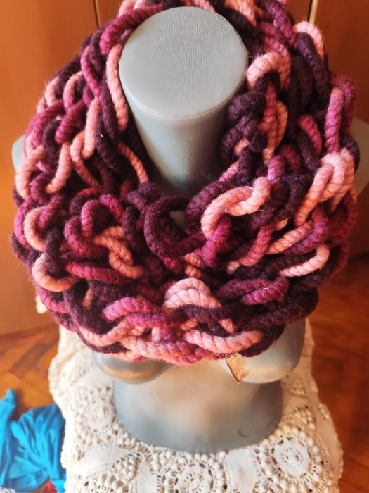 Зимни шапки и шалове