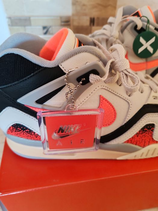Nike Air Tech Challange