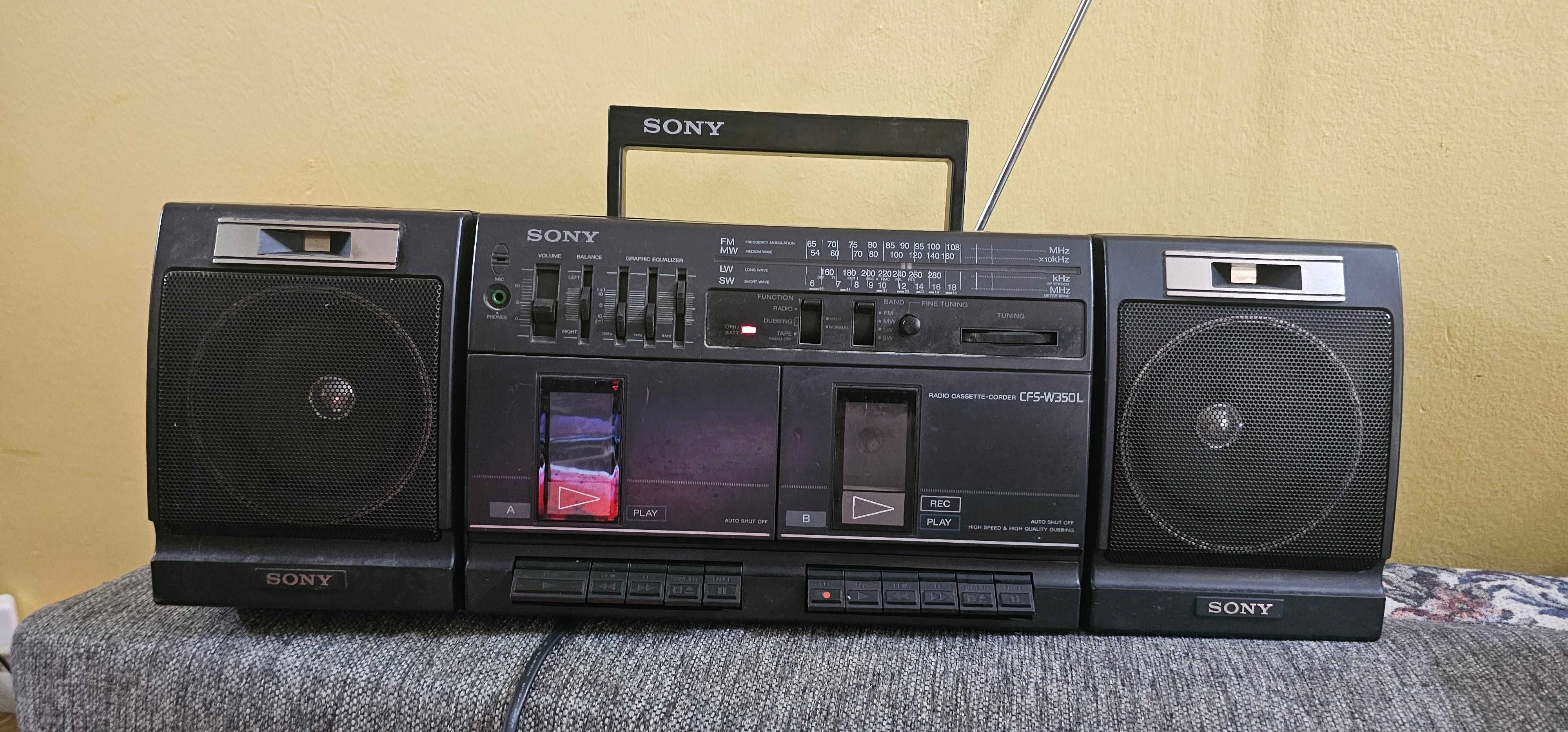 AM/FM Stereo Boombox Model Sony Radio Cassette-Corder CFS-W350L