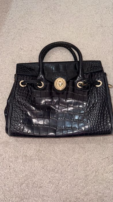 Черная сумка, для прогулки в кафе или ресторан, хорошем стостянии