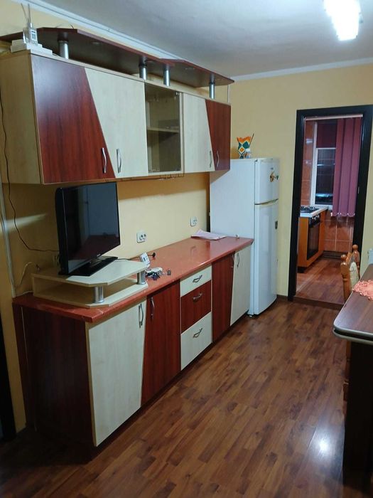 Inchiriez apartament 2 camere, decomandat, zona Lunca