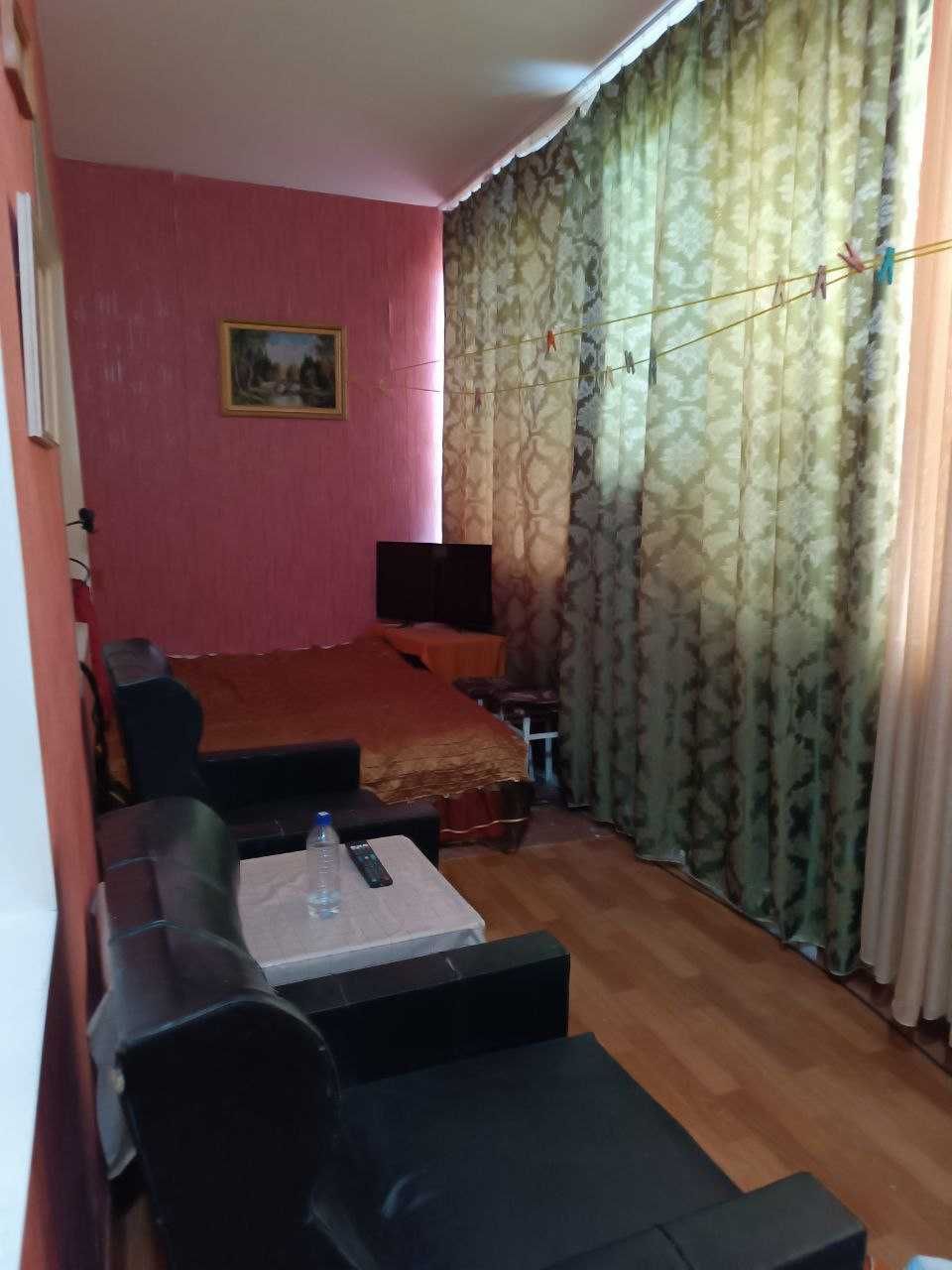 1/5/5 Сергели 7 с бал. 2х6 м! . Квартира 44 м². Метро "3 бекат" -300 м