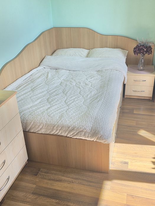 Vand pat coltar dormitor