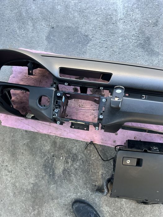Plansa de bord pt vw passat b6 b7 cc cu airbag pasager si ac NU CLIMA