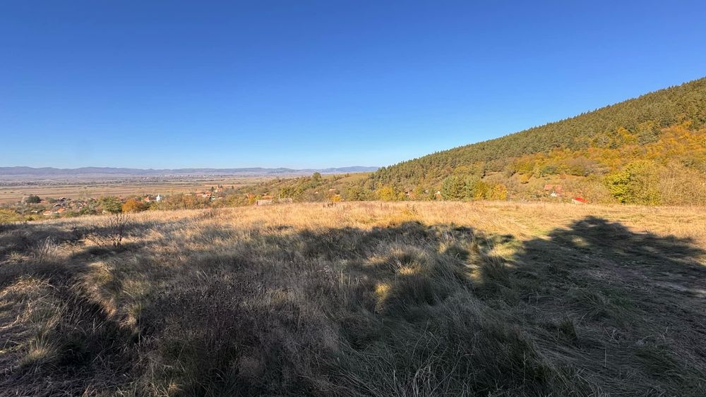 Teren intravilan în Harale cu vedere panoramică.