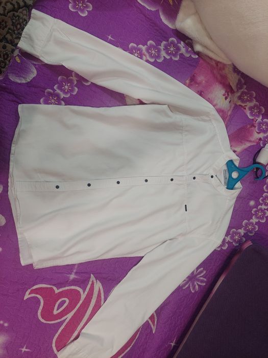 Белая рубашка в хорошем состояние.