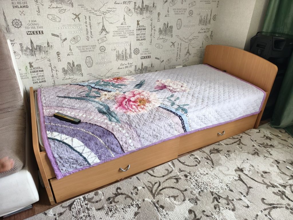 Продам детскую кроватку со шкафом и стол