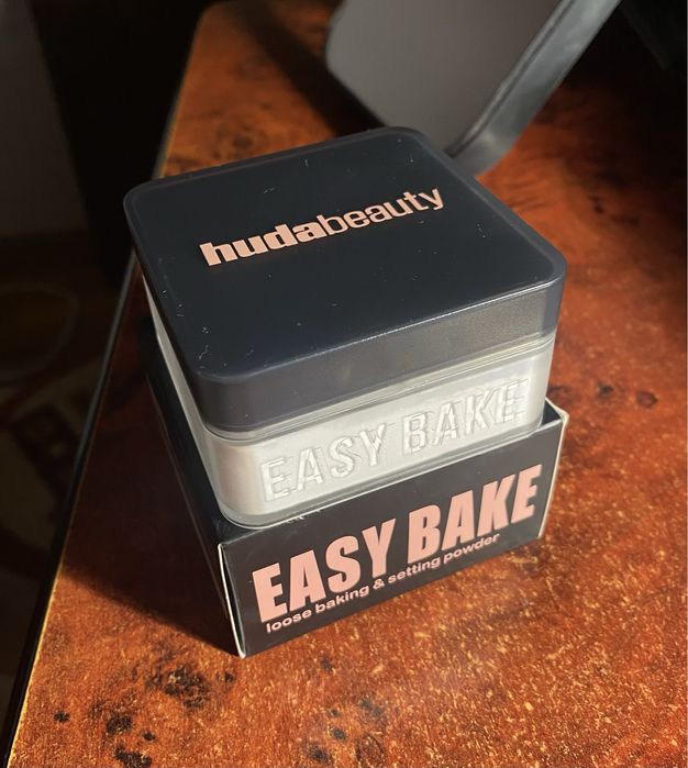Pudra libera Huda Beauty EasyBake - nuanta Sugar Cookie
