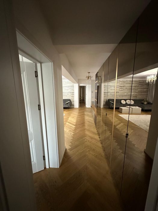 Apartament de lux zona centrala cu terasa inchisa utilata /mobilata
