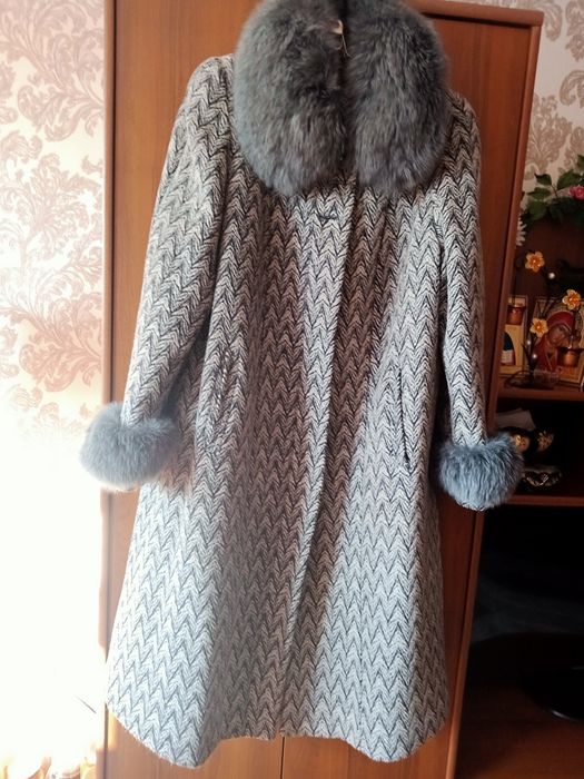 Пальто зимнее с чернобуркой