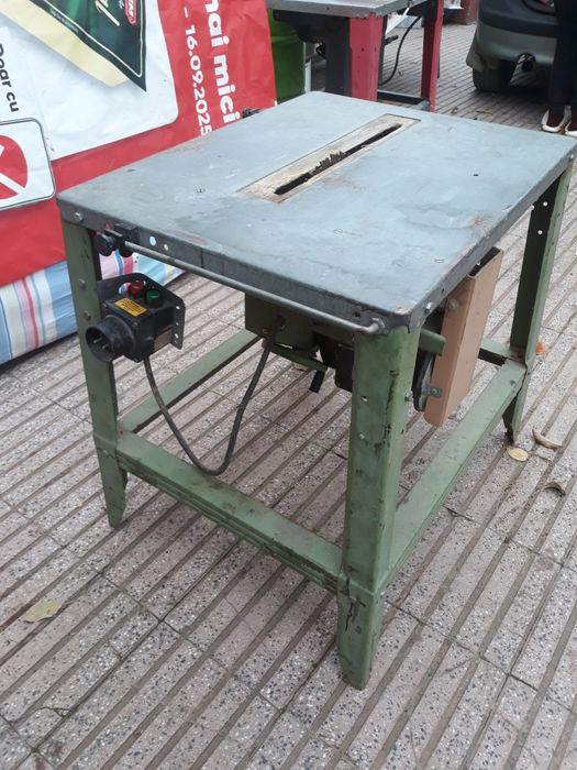 Circular de lemne foarte solid și foarte silentionos are și reductor