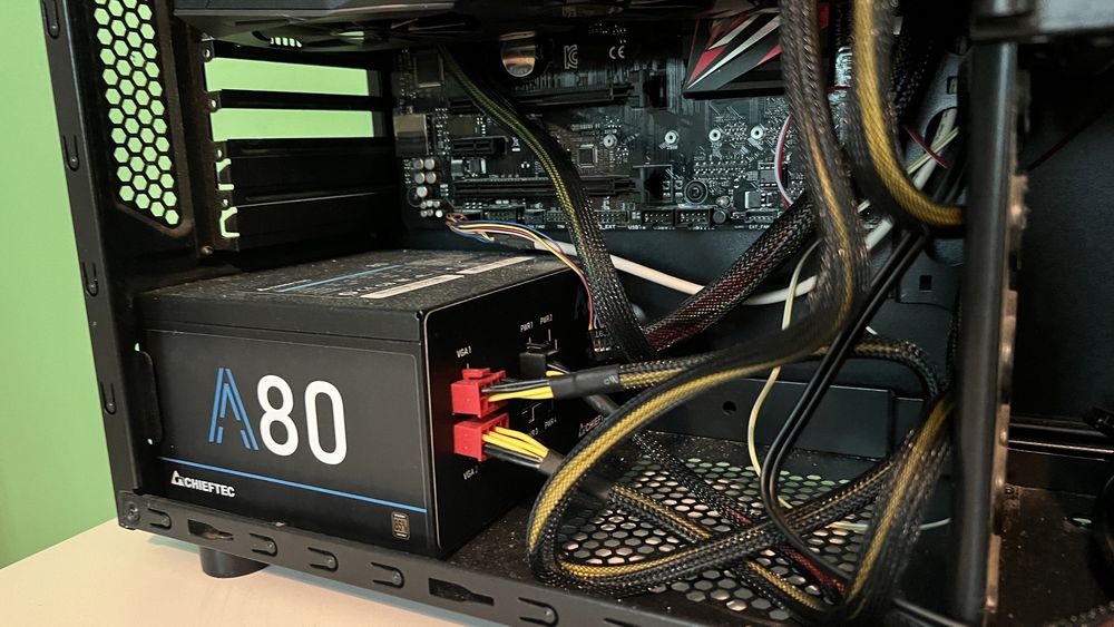 компютър за гейминг бюджетен Asus rog strix 1080 Intel i7-6700K