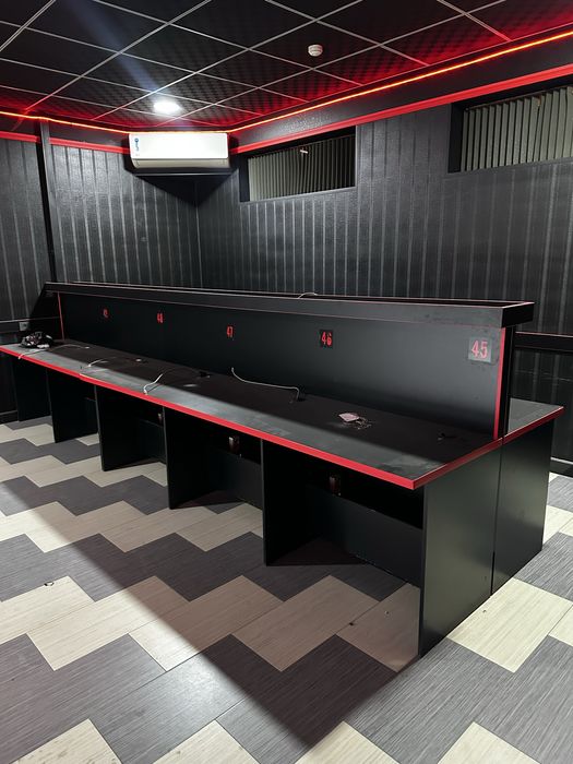 Продаётся компьютерный стол.