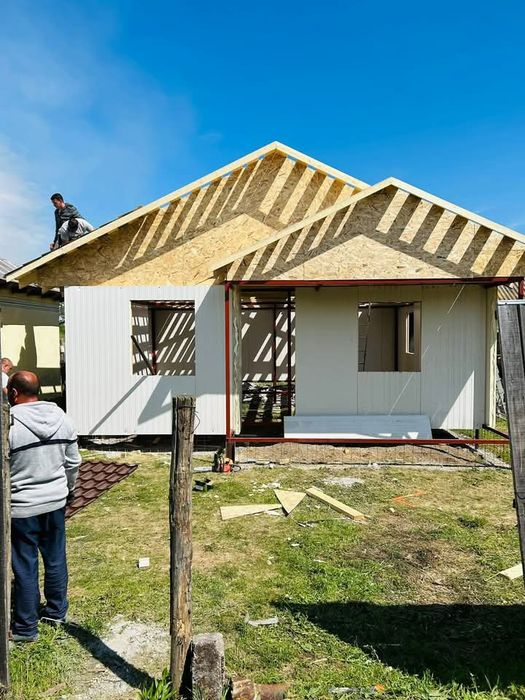 Vând case modulare pe structură metalică