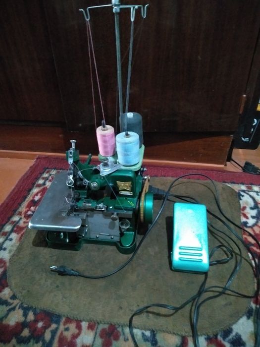 Оверлок трёхниточный