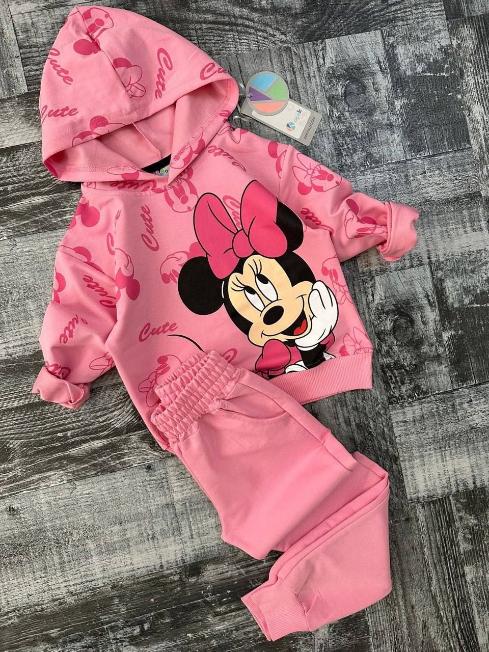 Compleuri fetite Minnie