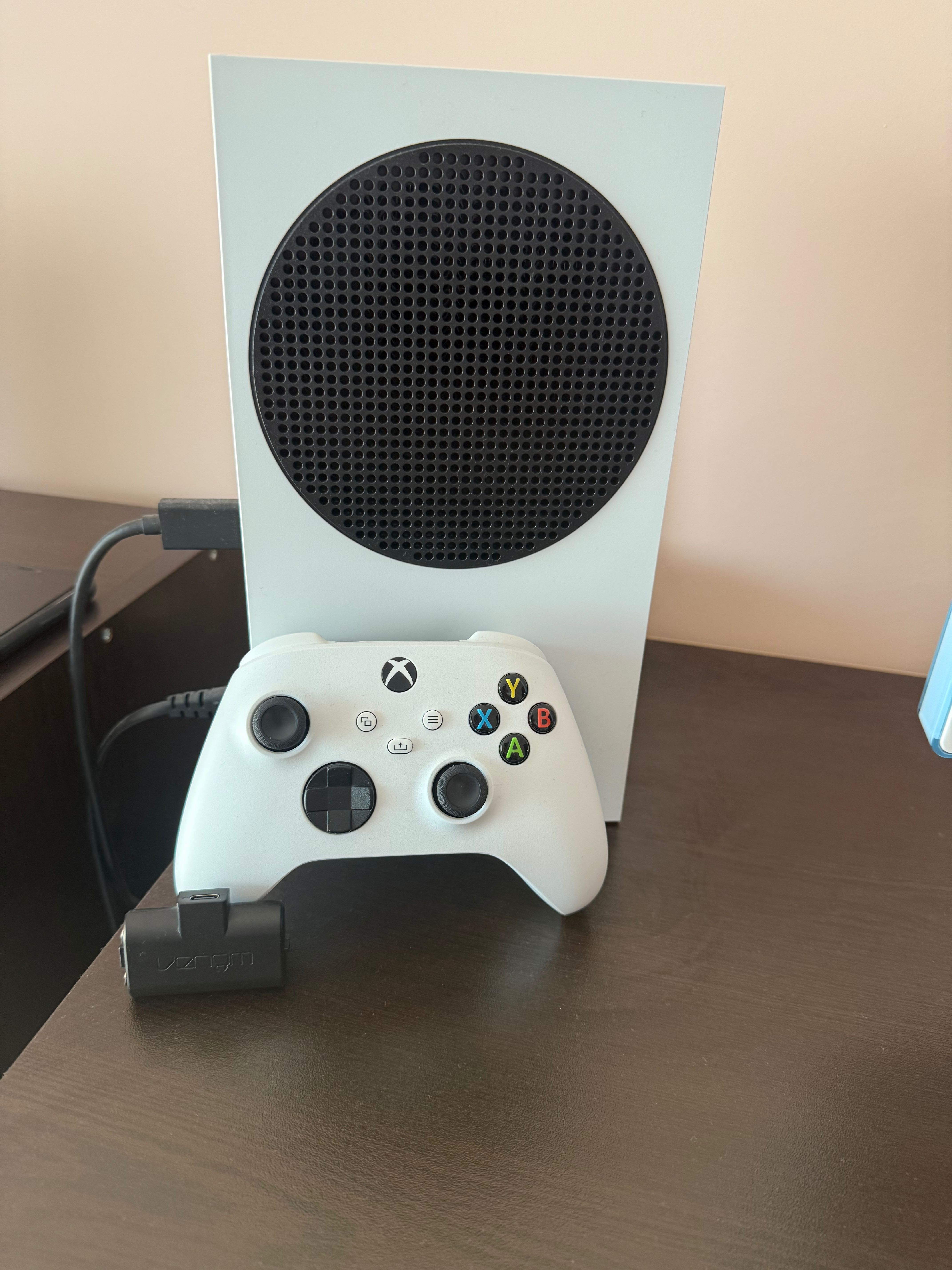 Xbox series s 512 GB+2 зареждащи се батерии