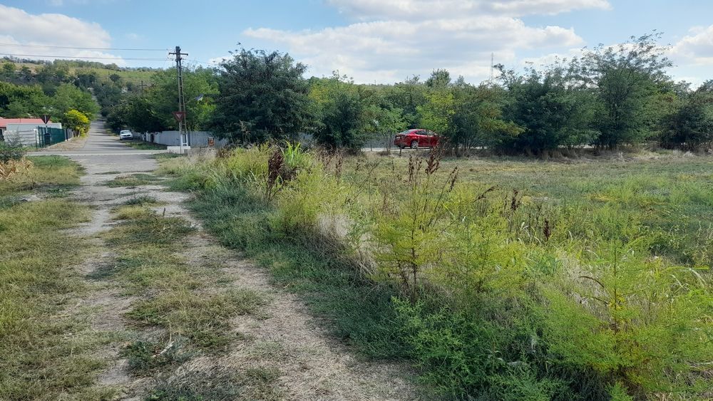 Vând- schimb cu Auto 2 teren de 2000mp intravilan în Loc Suhurlui  Gal