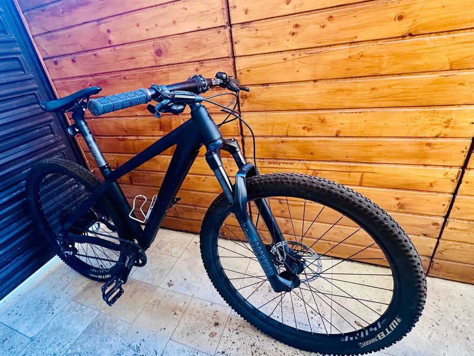Ofertă foarte bună bicicleta Ghost -model Nirvana neagra