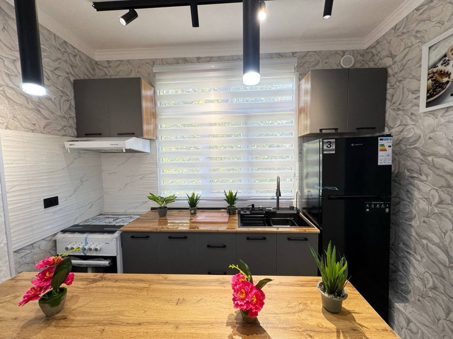 Kvartira sotiladi chilonzor 18 kvartal 2-3/4/4 razdelny xonala