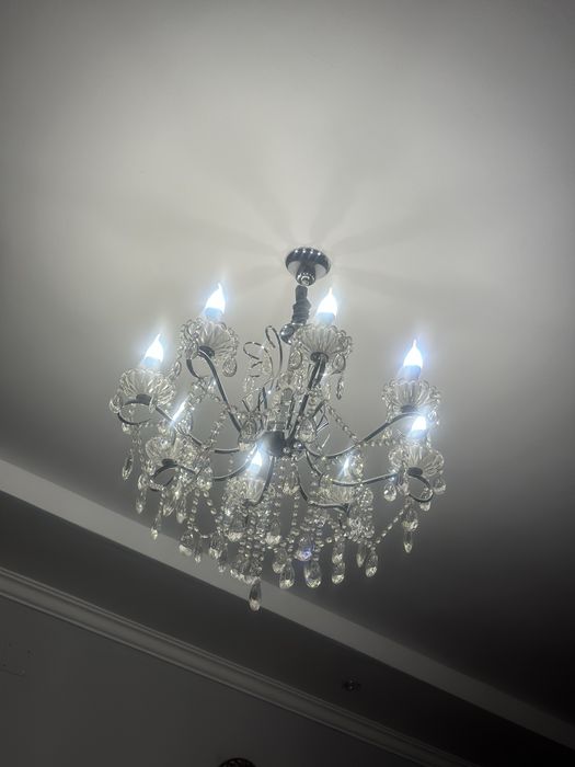 Продам люстру