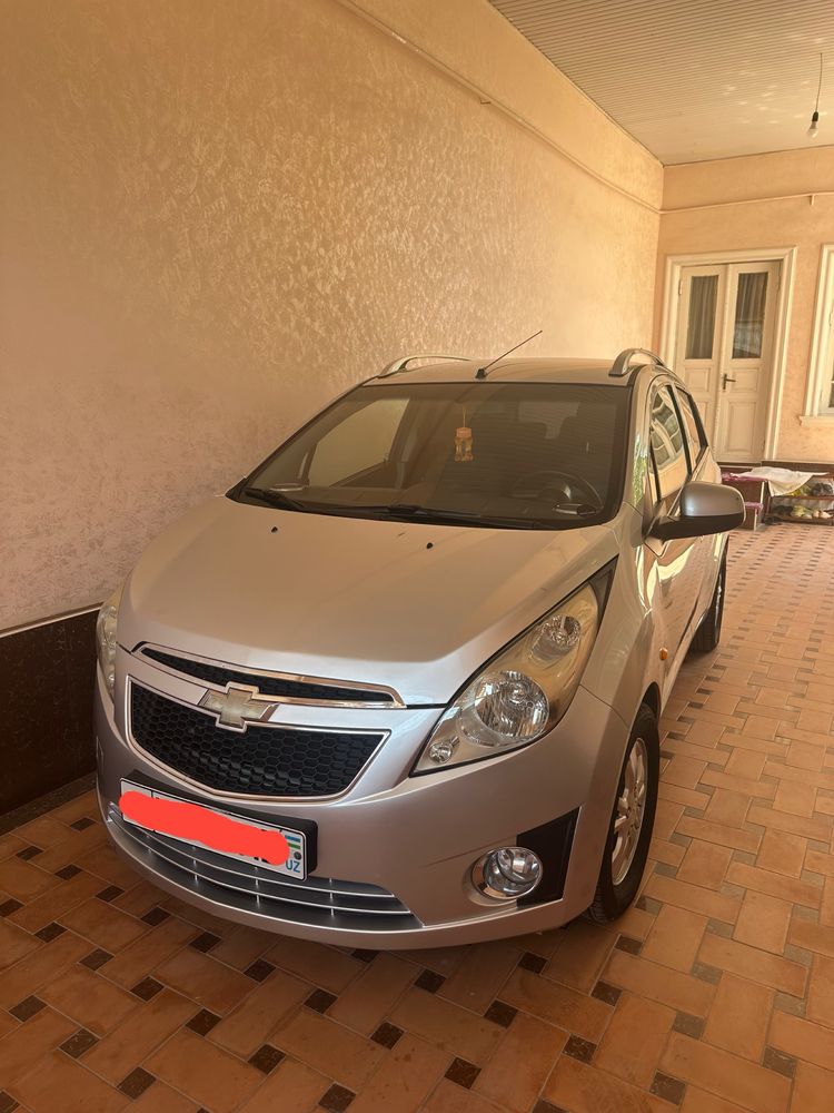 Spark avtomobili sotoladi