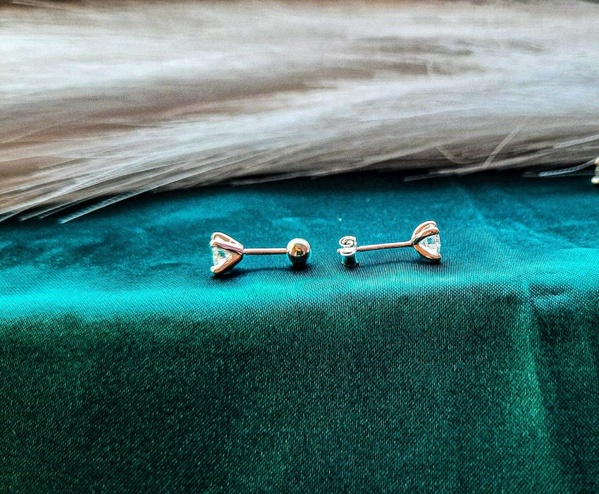 Cercei cu moissanite