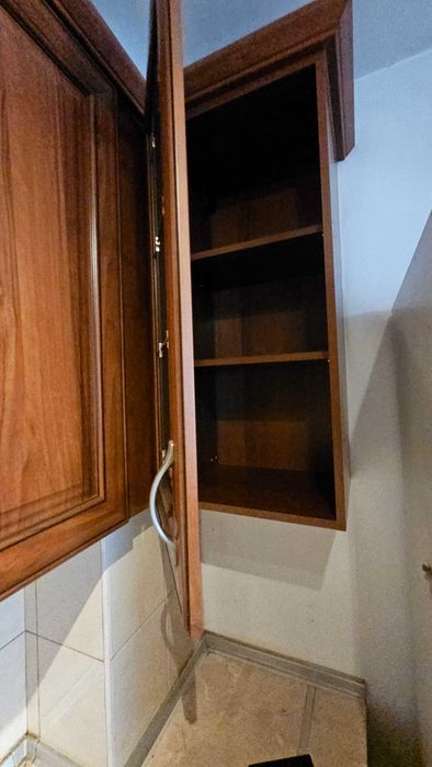 Ъглова кухня с фурна, мивка и аспиратор