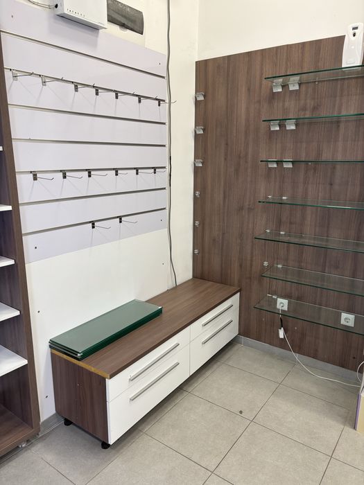 Търговско оборудване за аптека ( аптечно обирудване)