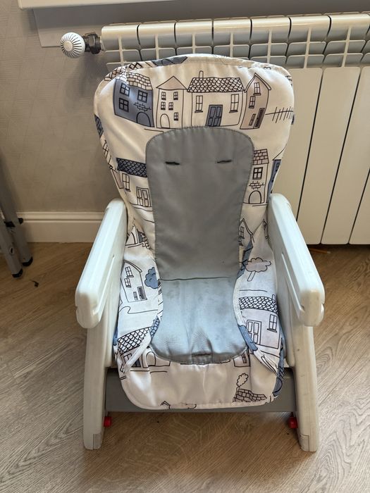 Детакие стулья для кормления со столиками