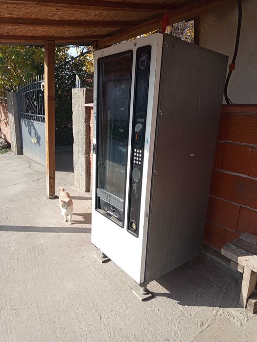 Вендинг машина за пакетирани стоки и напитки