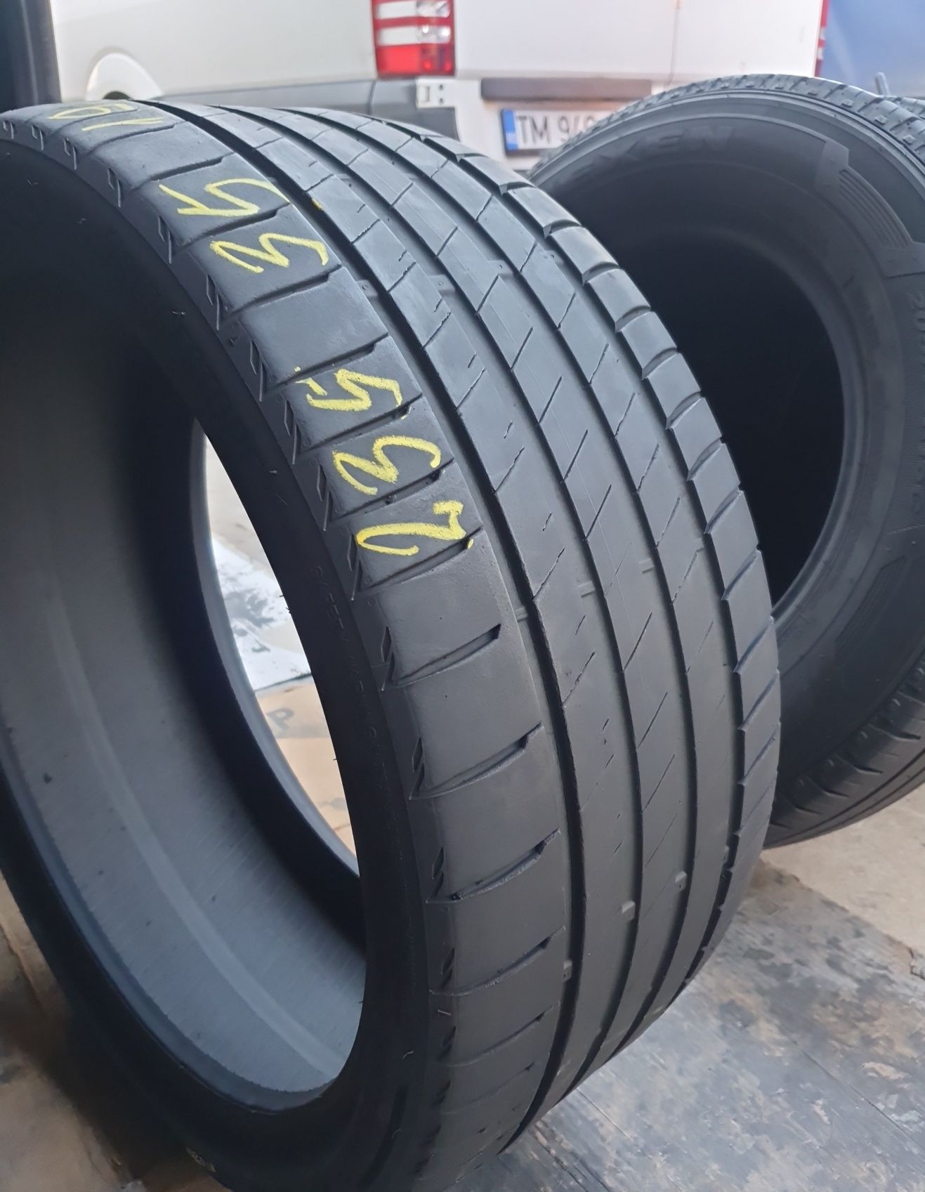 1 Anvelopa Vară Bridgestone 235 35 19 impecabilă.