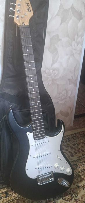 Электро гитара cort + усилитель, чехол для гитары и провод