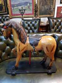 Cal vechi din lemn, pictat,cu coada din par de cal si sa din piele!