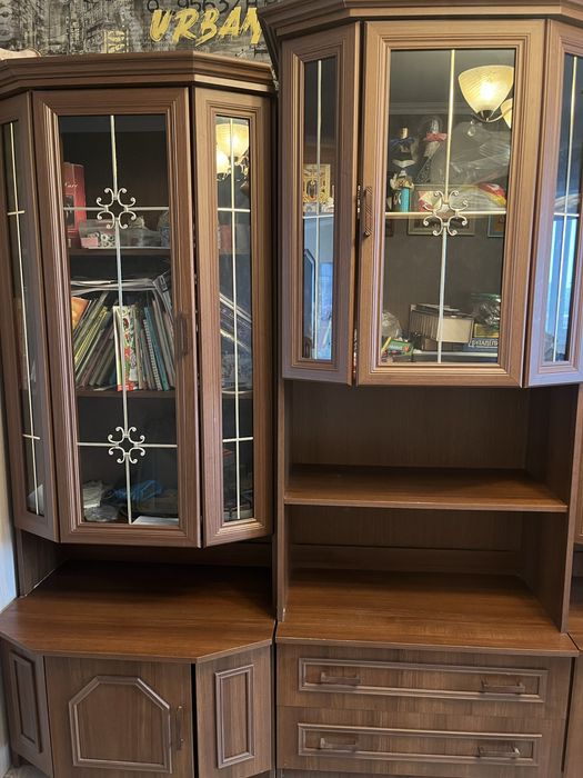 Продам сервант в гостиную