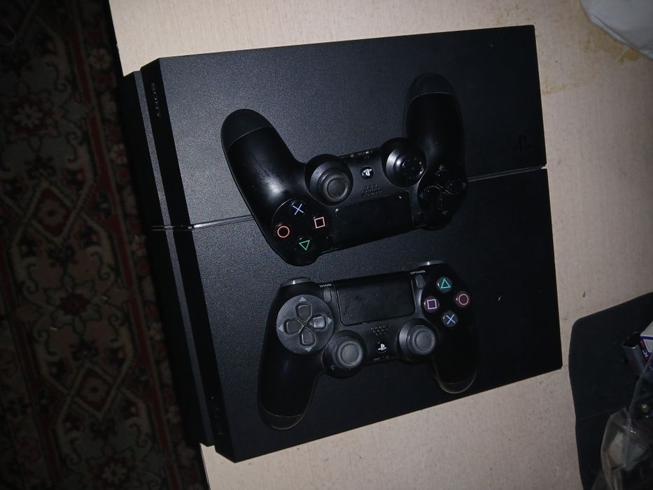 Продам Playstation 4 500Gb в хорошем состояний