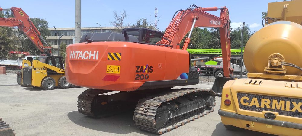 Гусеничный экскаватор Hitachi ZX200-5A