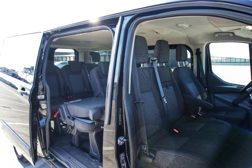 Inchiriere microbuz 9 locuri Ford Transit 2018 de la 65 eur/zi