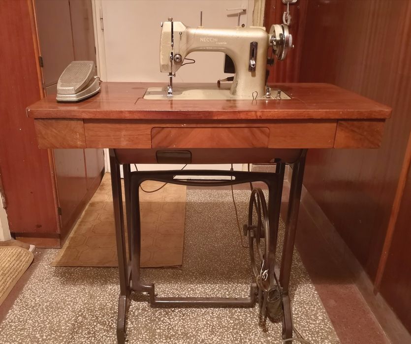 Шевна машина Necchi Esperia с педал