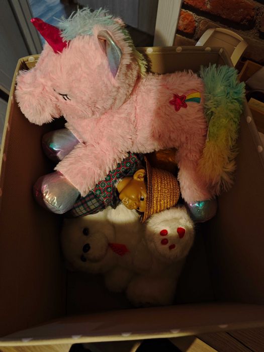 Подарявам детски играчки