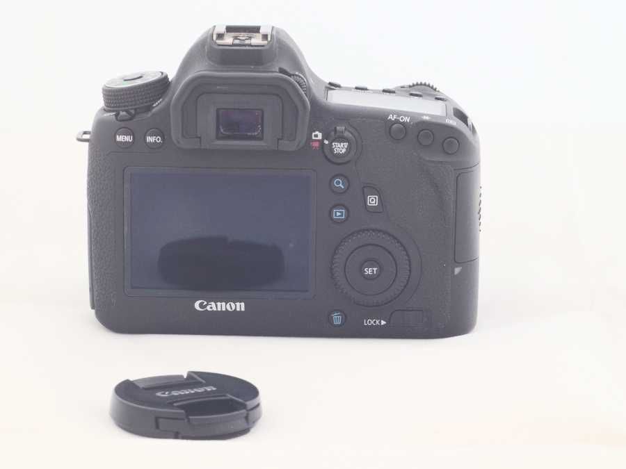 Много запазен Canon 6D с обектив Canon 50mm f1.8 STM