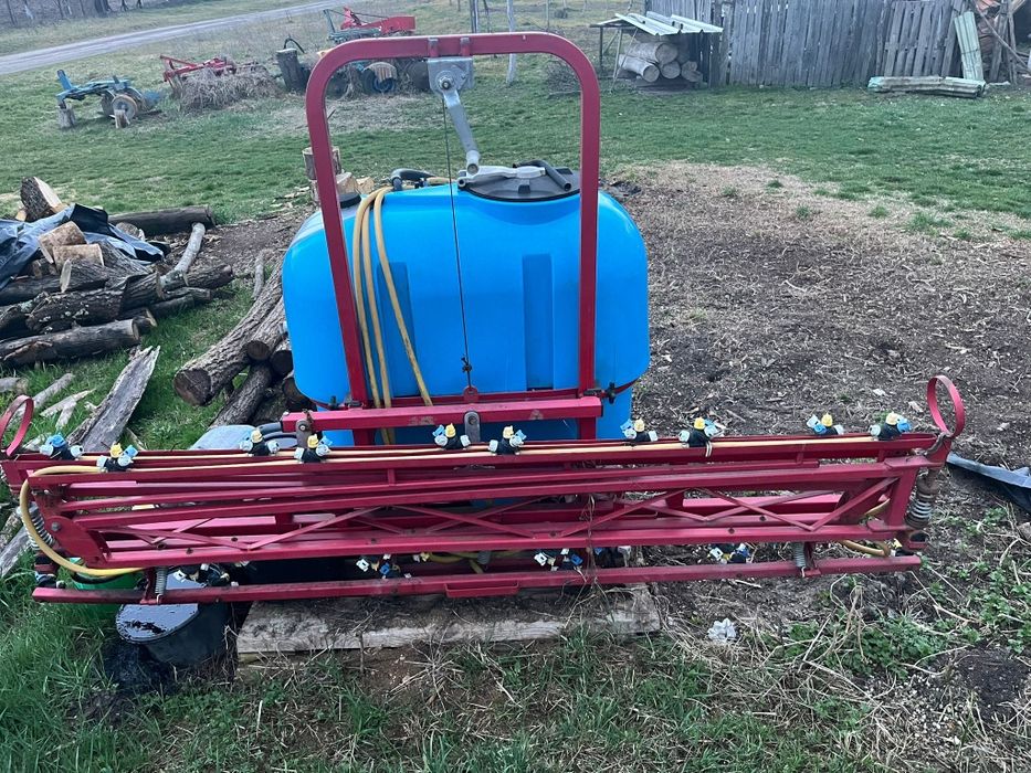 Vând statie erbicidat și remorca