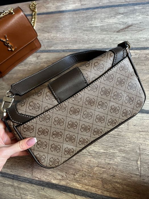 Оригинална чанта Guess